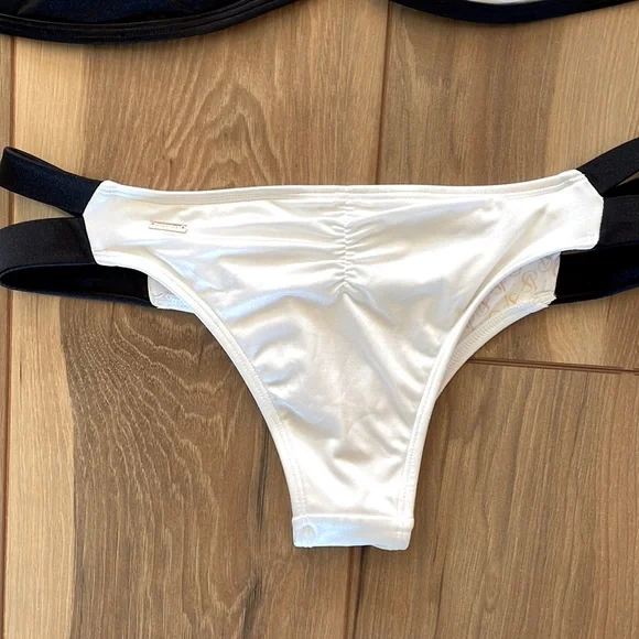 Victoria’s Secret Bikini 👙 - Picture 6 of 7